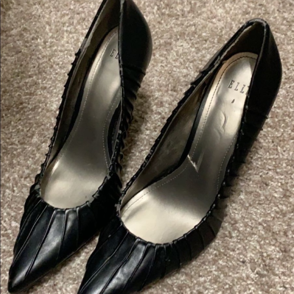 Elle Tracy black shoes